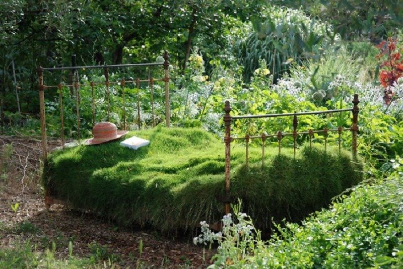 Травяная кровать
