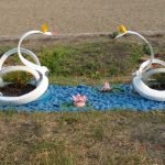 Лебеди из покрышек на декоративном пруду