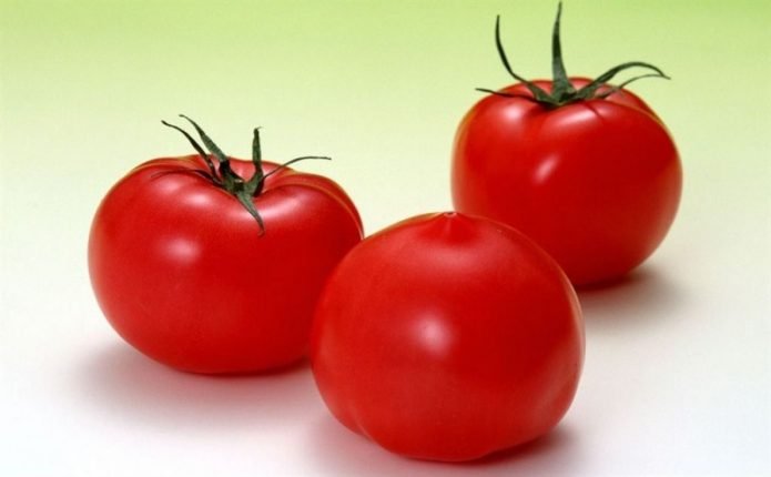 Плоды томата Красным красно