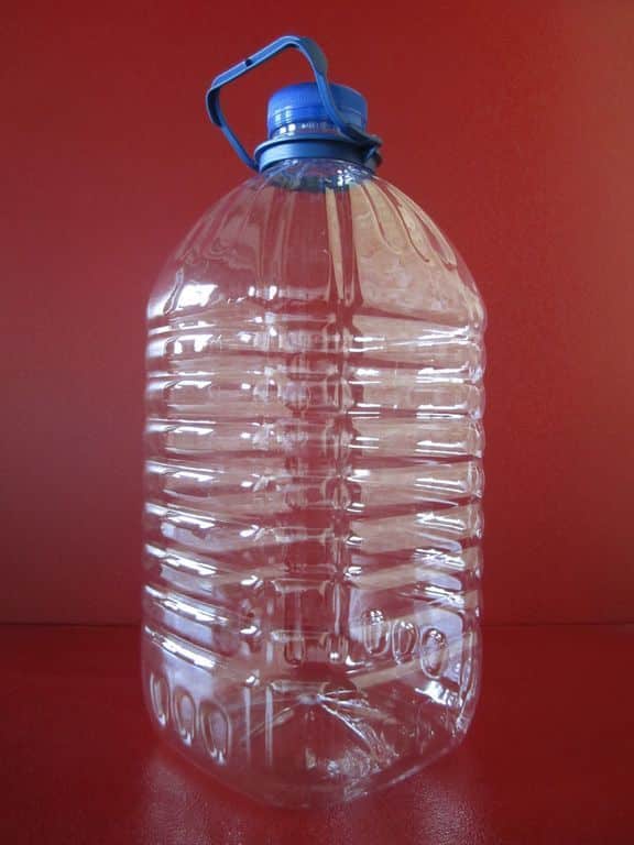 Купить пустую бутылку 5 литров. Пластиковая бутылка 5л. Пятилитровая бутылка. Пятилитровые пластиковые бутылки.