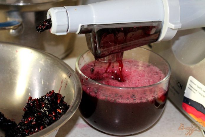 Как выжать сок из винограда без соковыжималки