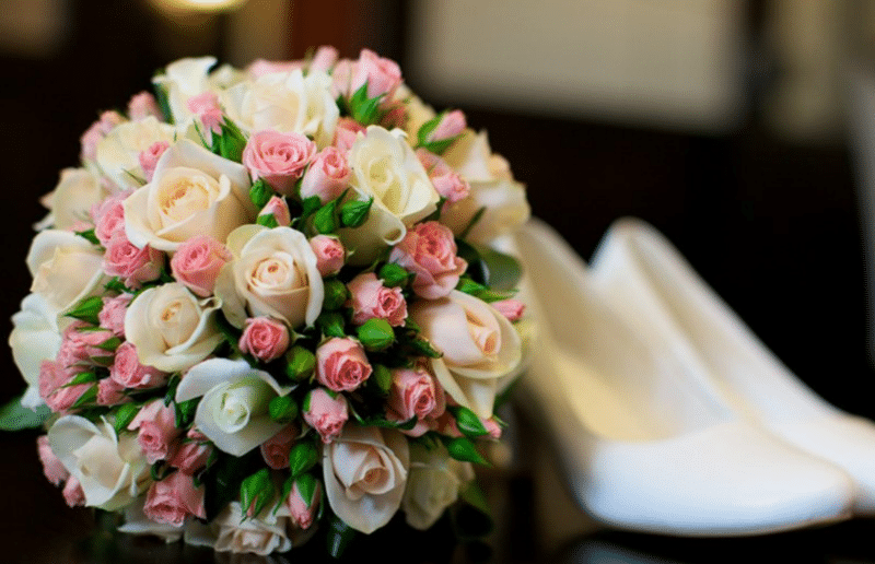 букет невесты с кустовыми розами