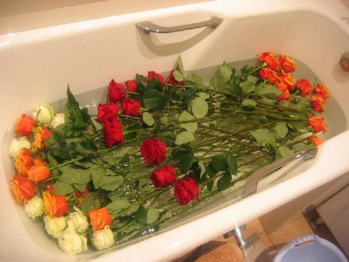 Розы в ванне