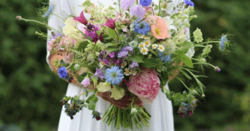 Свадебный букет из полевых цветов: идеи для создания, фото композиций
