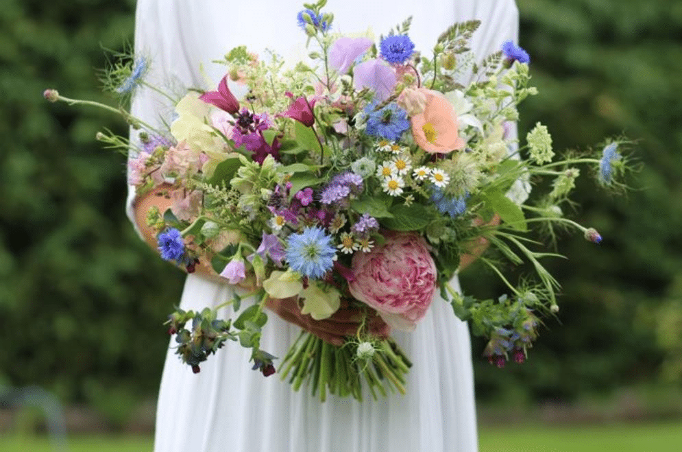 Как сделать свадебный букет из полевых цветов?